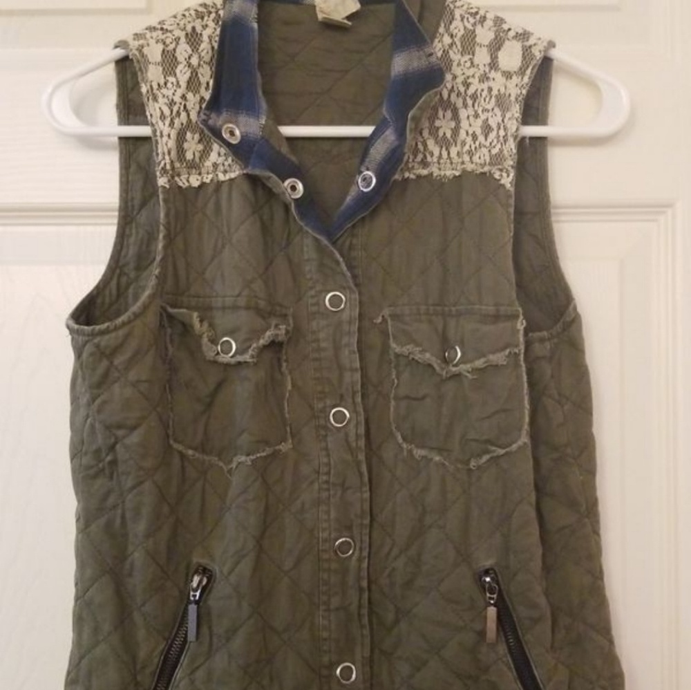 Gimmicks Vest